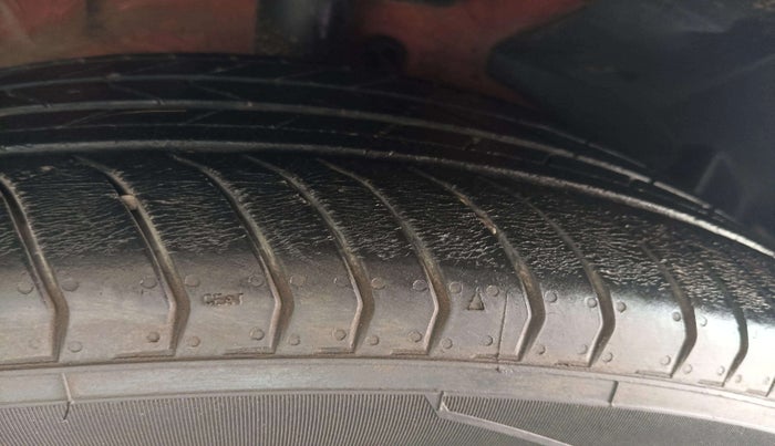 2024 MG HECTOR SAVVY PRO 1.5 TURBO CVT PETROL, Petrol, Automatic, 15,213 km, Right Rear Tyre Tread