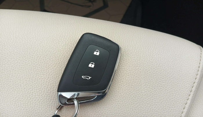 2024 MG HECTOR SAVVY PRO 1.5 TURBO CVT PETROL, Petrol, Automatic, 15,213 km, Key Close Up