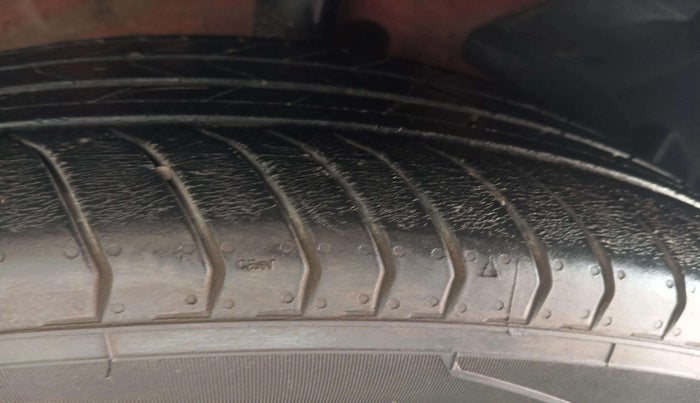 2024 MG HECTOR SAVVY PRO 1.5 TURBO CVT PETROL, Petrol, Automatic, 15,213 km, Left Front Tyre Tread