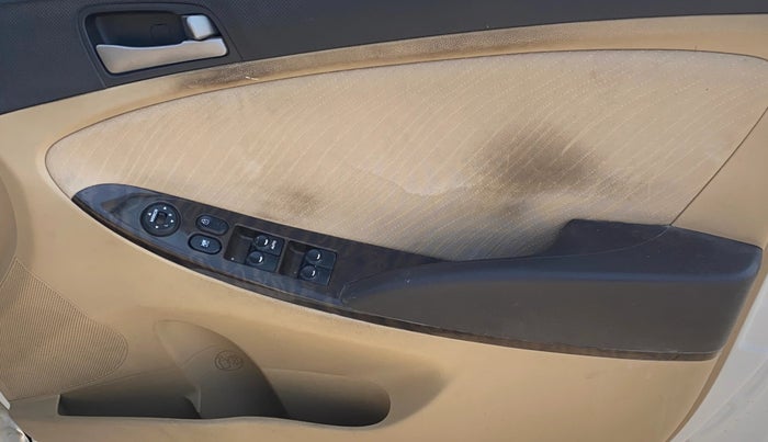 2016 Hyundai Verna 1.6 CRDI S, Diesel, Manual, 91,205 km, Driver Side Door Panels Control