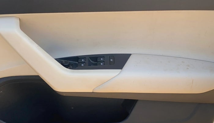 2022 Volkswagen VIRTUS TOPLINE TSI 1.0 AT, Petrol, Automatic, 67,723 km, Driver Side Door Panels Control