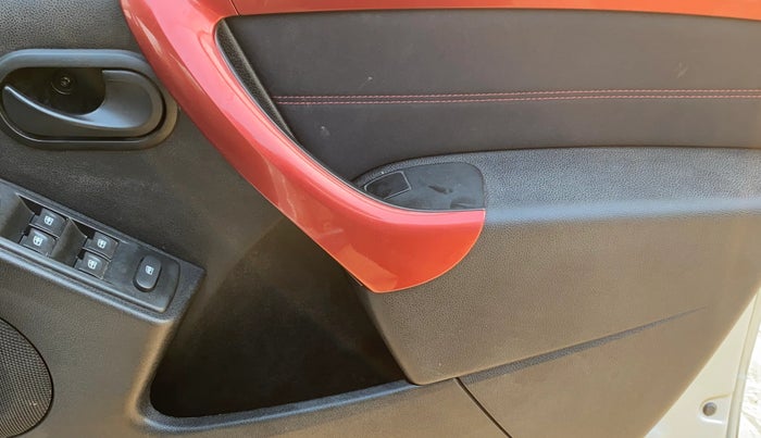 2017 Renault Duster RXS CVT, Petrol, Automatic, 55,281 km, Driver Side Door Panels Control