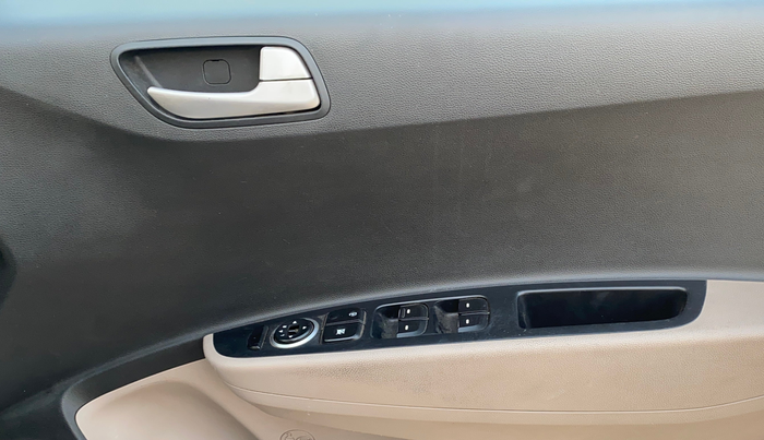 2014 Hyundai Xcent S 1.2, Petrol, Manual, 1,29,125 km, Driver Side Door Panels Control