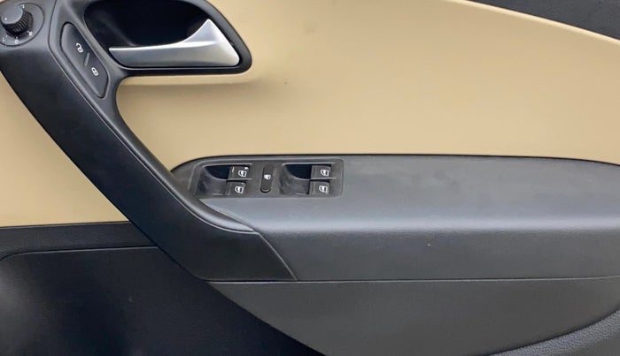 2016 Volkswagen Ameo HIGHLINE DSG 1.5 DIESEL , Diesel, Automatic, 1,01,403 km, Driver Side Door Panels Control