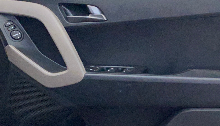 2016 Hyundai Creta SX PLUS 1.6 PETROL, Petrol, Manual, 83,823 km, Driver Side Door Panels Control