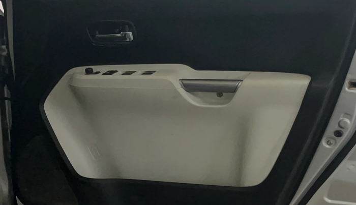 2023 Maruti IGNIS ALPHA 1.2, Petrol, Manual, 22,650 km, Driver Side Door Panels Control