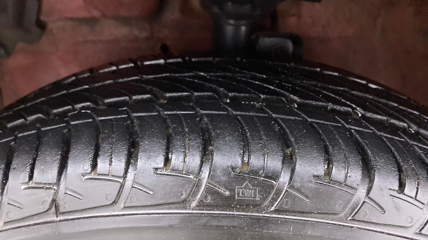 2017 Maruti Celerio ZXI OPT AMT, Petrol, Automatic, 57,125 km, Left Front Tyre Tread