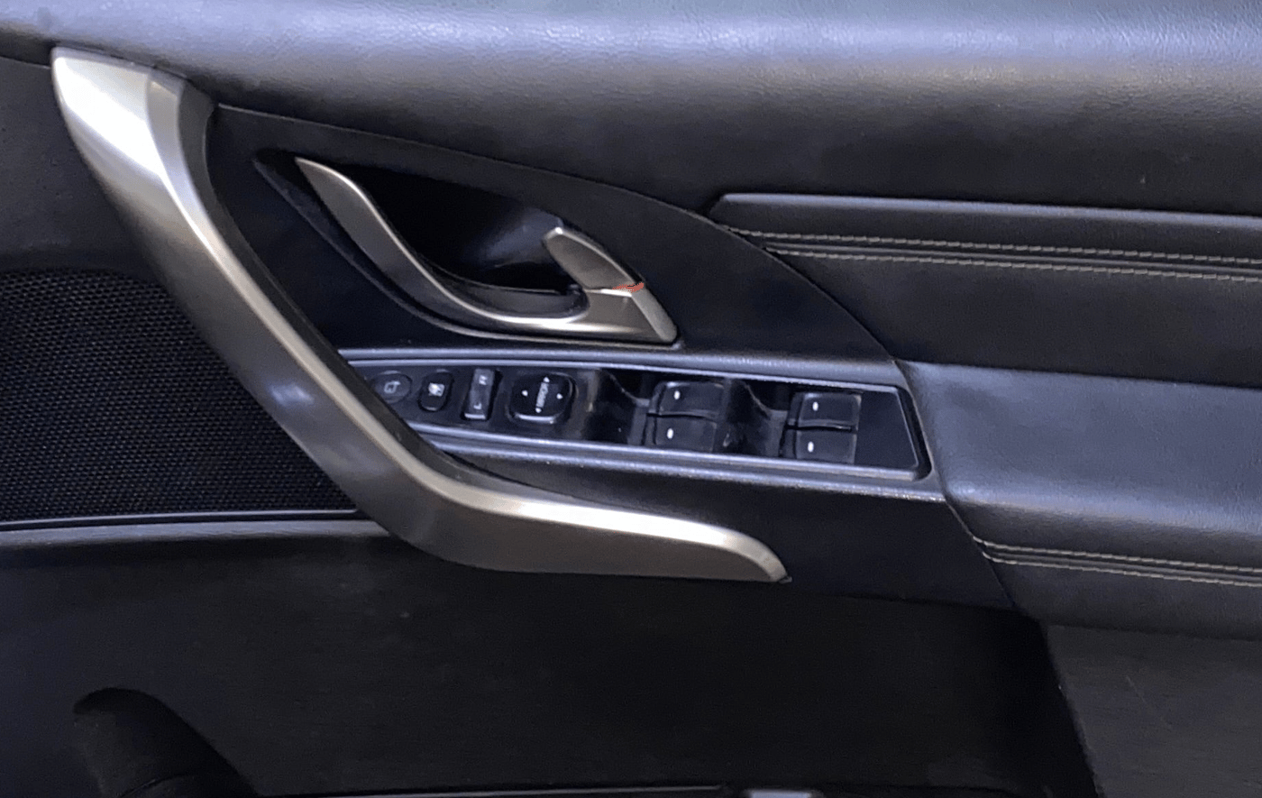 2019 Mahindra XUV500 W11, Diesel, Manual, 35,341 km, Driver Side Door Panels Control