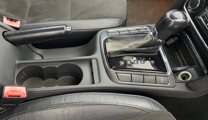 2015 Skoda Superb ELEGANCE 1.8 TSI AT, Petrol, Automatic, 57,653 km, Gear Lever