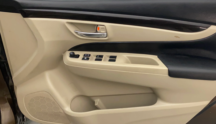 2017 Maruti Ciaz ZETA 1.4  MT PETROL, Petrol, Manual, 54,925 km, Driver Side Door Panels Control