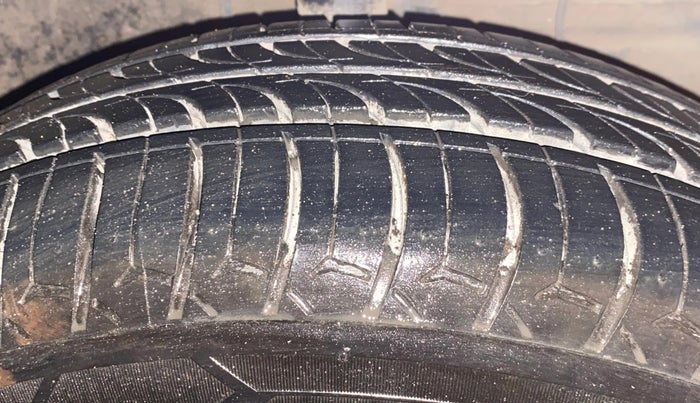 2013 Toyota Etios V, Petrol, Manual, 57,615 km, Right Front Tyre Tread