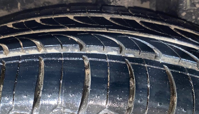 2013 Toyota Etios V, Petrol, Manual, 57,615 km, Left Rear Tyre Tread