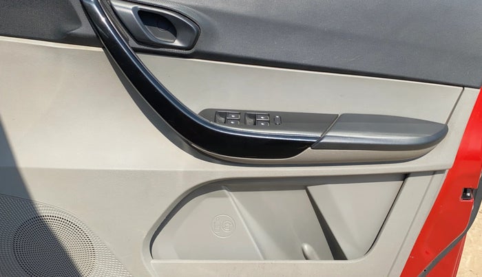 2017 Tata Tiago XT PETROL, Petrol, Manual, 40,417 km, Driver Side Door Panels Control