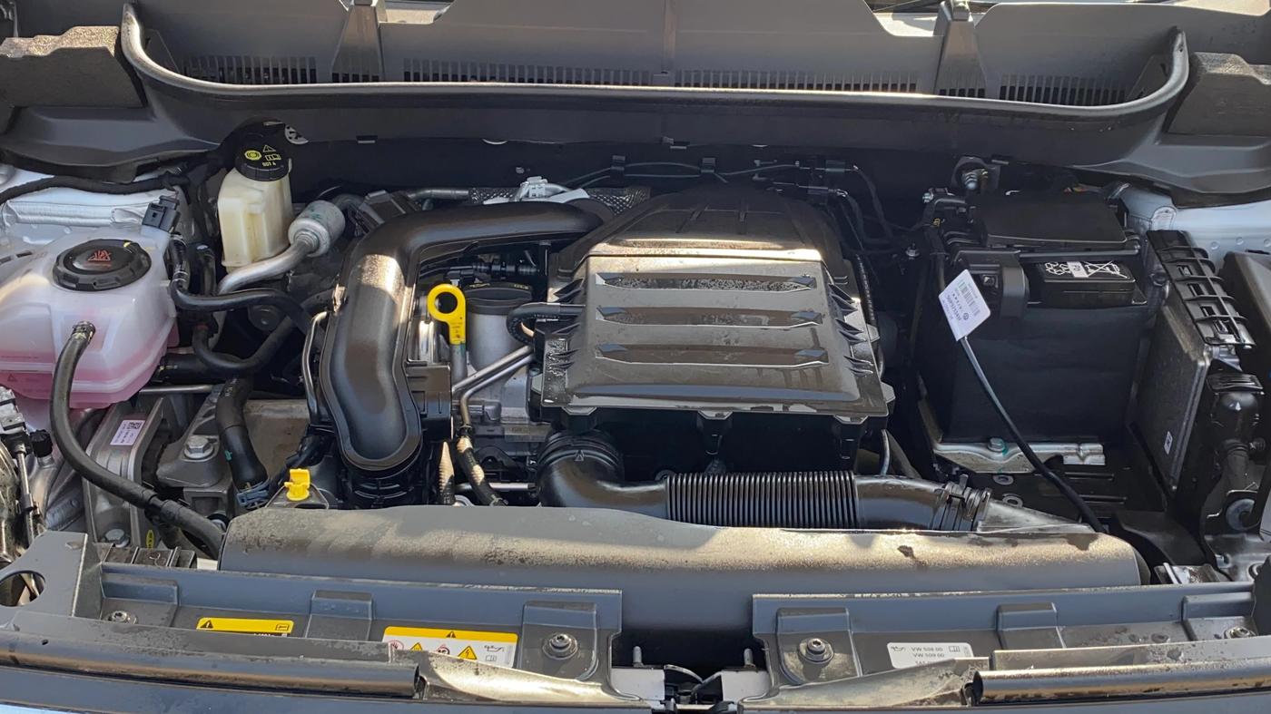 2024 Volkswagen TAIGUN HIGHLINE 1.0 TSI MT, Petrol, Manual, 4,698 km, Engine View