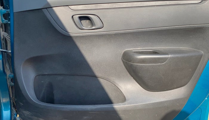 2021 Renault Kwid RXT 1.0 AMT (O), Petrol, Automatic, 88,299 km, Driver Side Door Panels Control