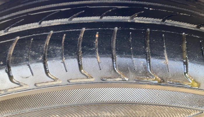 2015 Hyundai Xcent S 1.2, Petrol, Manual, 81,114 km, Right Rear Tyre Tread