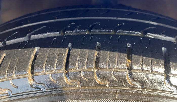 2015 Hyundai Xcent S 1.2, Petrol, Manual, 81,114 km, Left Front Tyre Tread