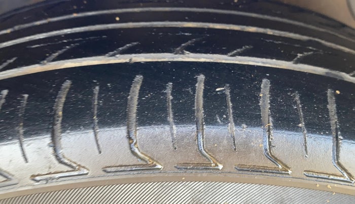 2015 Hyundai Xcent S 1.2, Petrol, Manual, 81,114 km, Right Front Tyre Tread