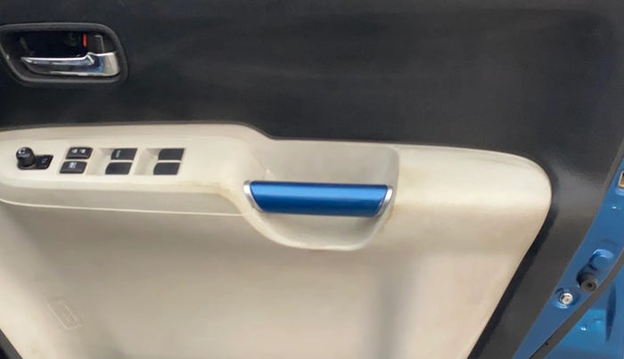 2017 Maruti IGNIS ZETA 1.2 AMT, Petrol, Automatic, 55,285 km, Driver Side Door Panels Control