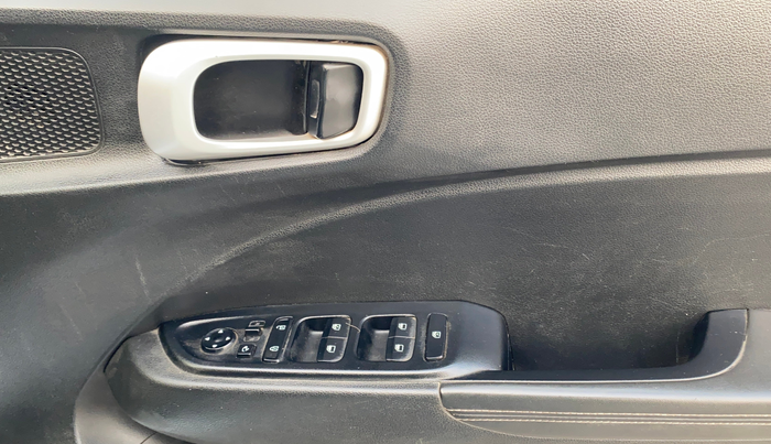 2020 Hyundai VENUE SX 1.0 (O) TURBO IMT, Petrol, Manual, 89,378 km, Driver Side Door Panels Control