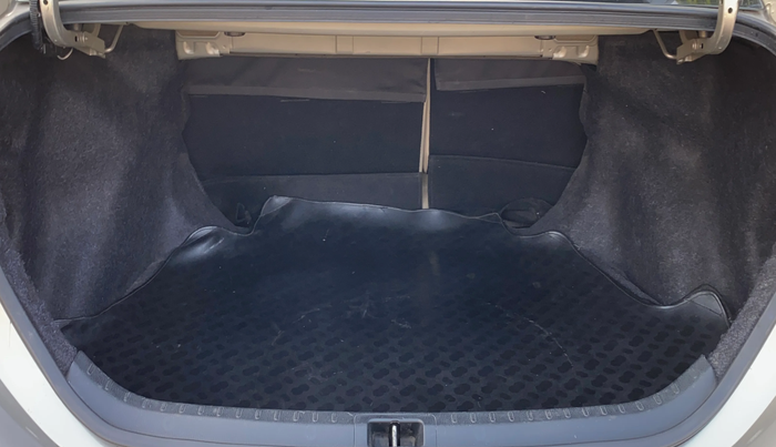 2015 Toyota Corolla Altis VL CVT PETROL, Petrol, Automatic, 60,262 km, Boot Inside