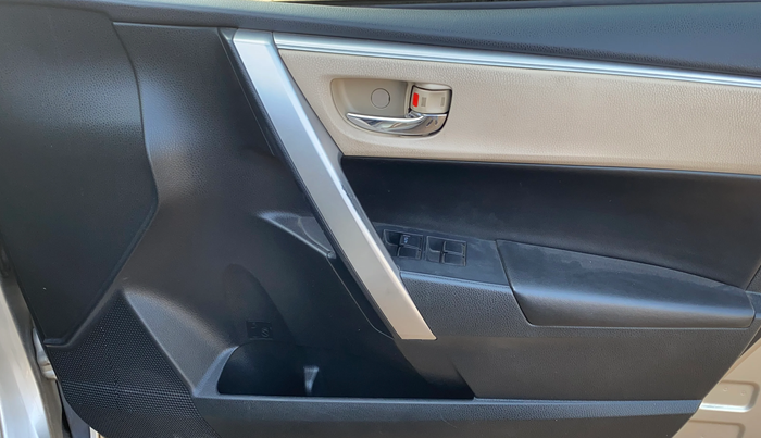 2015 Toyota Corolla Altis VL CVT PETROL, Petrol, Automatic, 60,262 km, Driver Side Door Panels Control