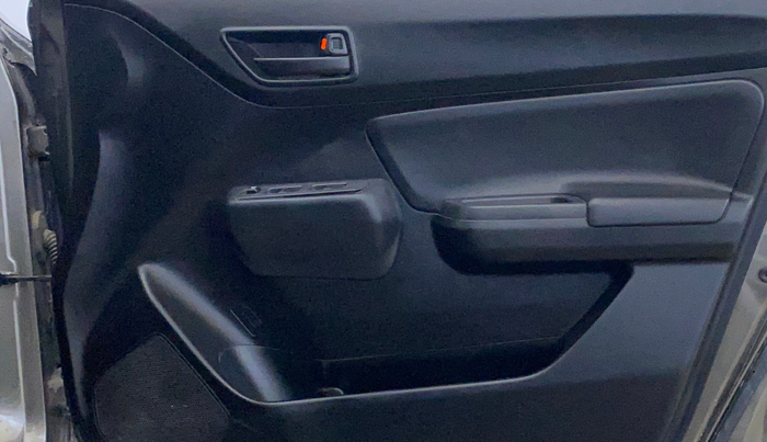 2019 Maruti Swift LXI, Petrol, Manual, 34,297 km, Driver Side Door Panels Control