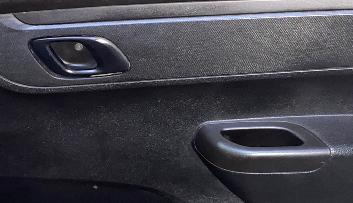 2018 Renault Kwid RXL, Petrol, Manual, 47,049 km, Driver Side Door Panels Control