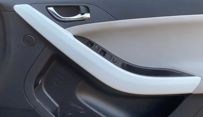 2024 Tata NEXON Creative Plus 1.2 iCNG, CNG, Manual, 19,465 km, Driver Side Door Panels Control