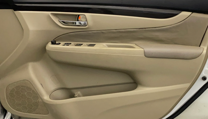 2016 Maruti Ciaz ZXI+ AT, Petrol, Automatic, 1,17,673 km, Driver Side Door Panels Control