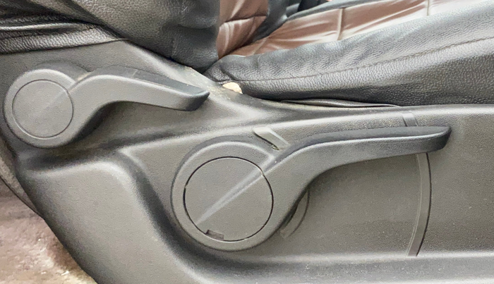 2013 Mahindra XUV500 W8, Diesel, Manual, 82,502 km, Driver Side Adjustment Panel