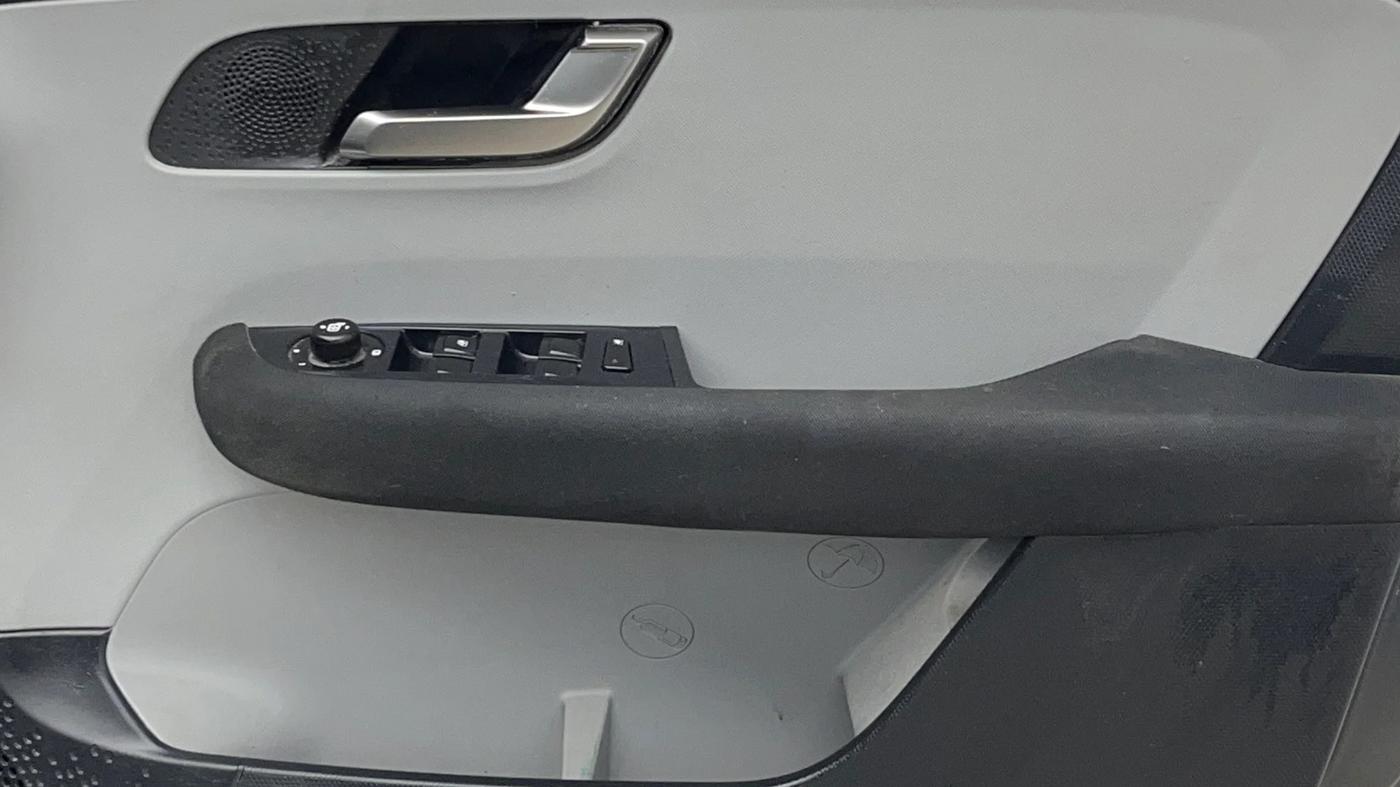 2020 Tata ALTROZ XZ PETROL, Petrol, Manual, 86,317 km, Driver Side Door Panels Control