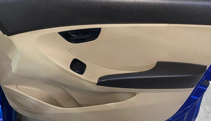 2013 Hyundai Eon ERA +, Petrol, Manual, 56,100 km, Driver Side Door Panels Control