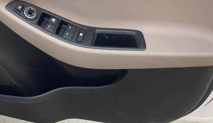 2020 Hyundai Elite i20 SPORTZ PLUS 1.2, Petrol, Manual, 54,072 km, Driver Side Door Panels Control