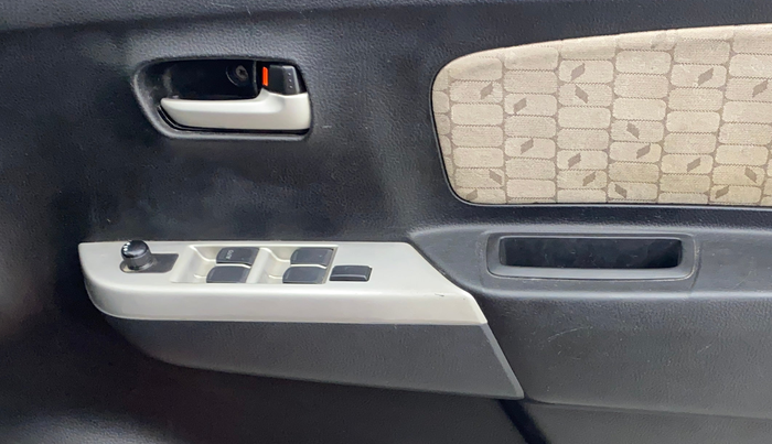 2013 Maruti Wagon R 1.0 VXI, Petrol, Manual, 78,182 km, Driver Side Door Panels Control