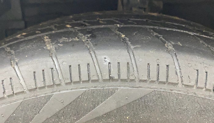 2017 Maruti Ertiga ZDI + SHVS, Diesel, Manual, 68,376 km, Left Front Tyre Tread