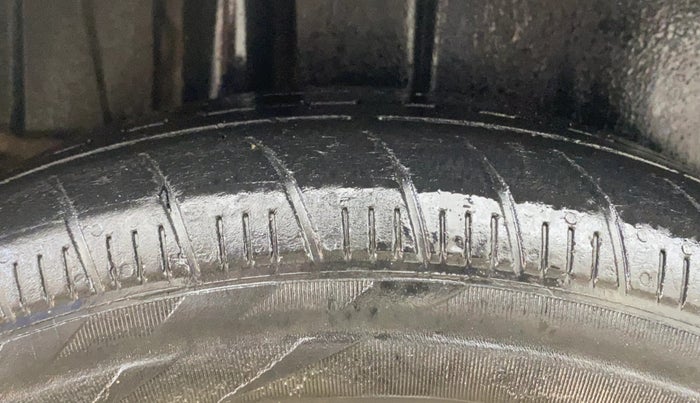 2017 Maruti Ertiga ZDI + SHVS, Diesel, Manual, 68,376 km, Right Rear Tyre Tread