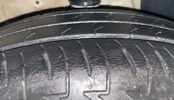 2017 Maruti IGNIS DELTA 1.2 AMT, Petrol, Automatic, 24,648 km, Right Front Tyre Tread