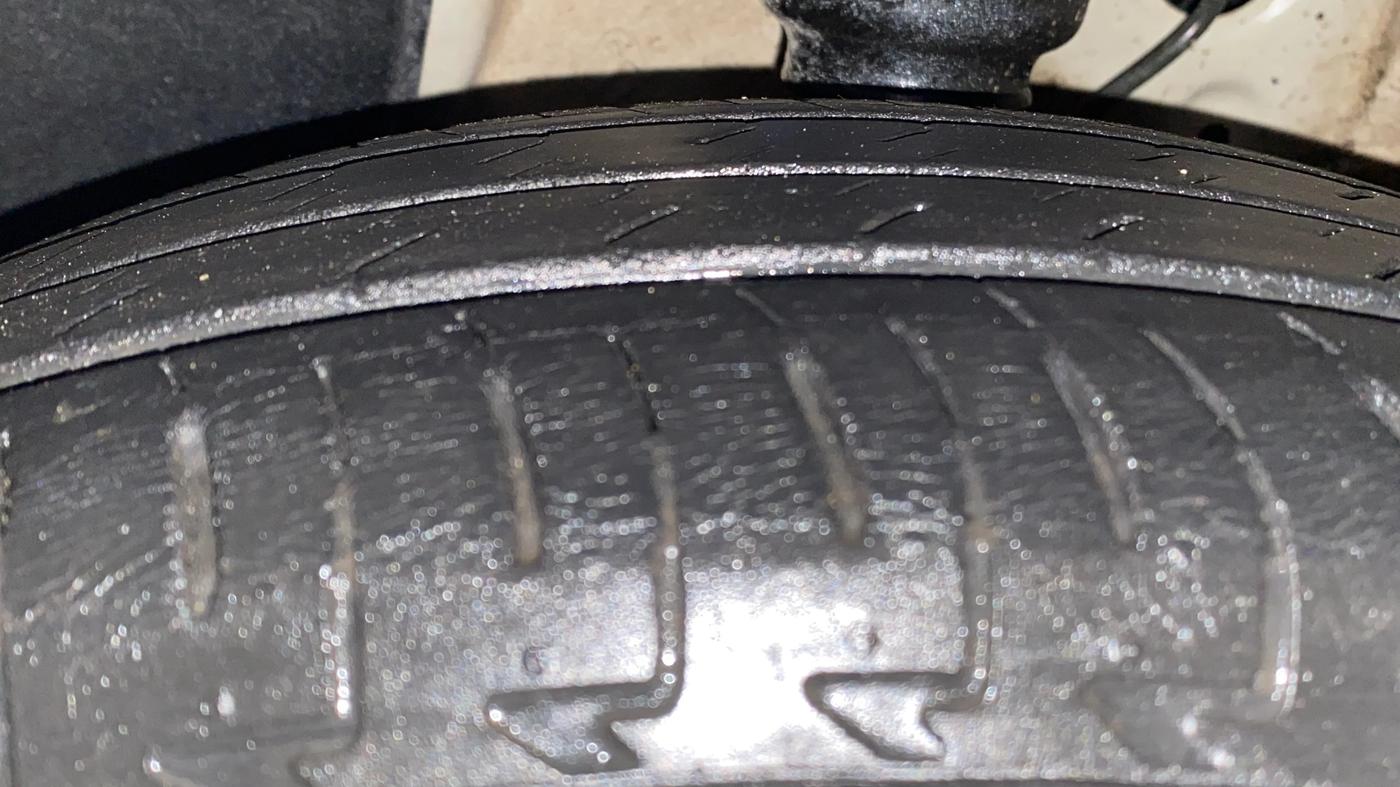 2017 Maruti IGNIS DELTA 1.2 AMT, Petrol, Automatic, 24,648 km, Left Front Tyre Tread