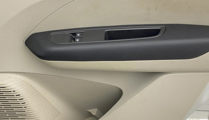 2024 Renault TRIBER RXL MT, Petrol, Manual, 5,369 km, Driver Side Door Panels Control