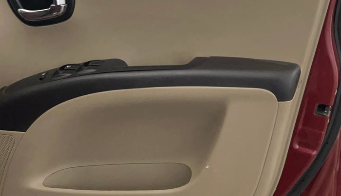 2014 Hyundai i10 SPORTZ 1.1, CNG, Manual, 50,650 km, Driver Side Door Panels Control