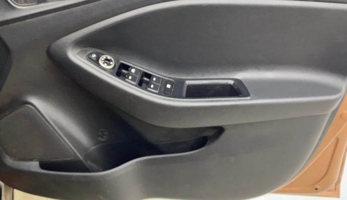 2016 Hyundai i20 Active 1.2 S, Petrol, Manual, 82,404 km, Driver Side Door Panels Control