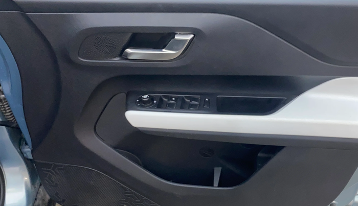 2022 Tata PUNCH CREATIVE  MT, Petrol, Manual, 34,344 km, Driver Side Door Panels Control