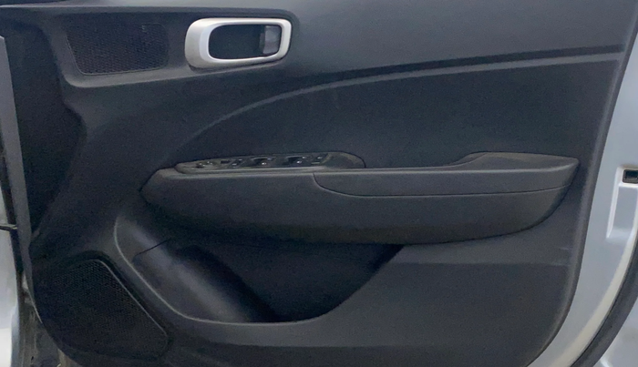 2019 Hyundai VENUE S 1.2, Petrol, Manual, 68,423 km, Driver Side Door Panels Control