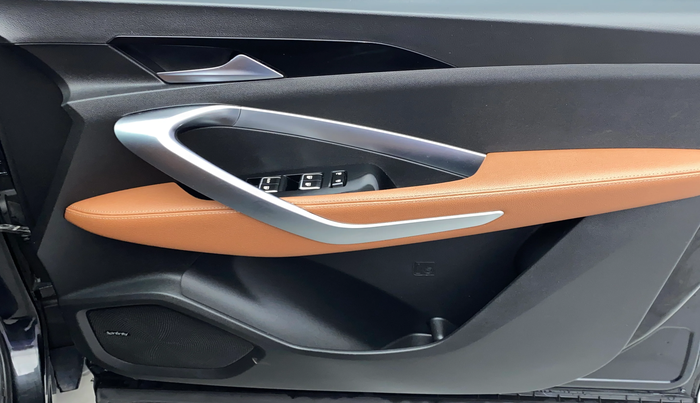 2020 MG HECTOR PLUS SHARP 1.5 PETROL TURBO HYBRID MT 6-STR, Petrol, Manual, 42,414 km, Driver Side Door Panels Control