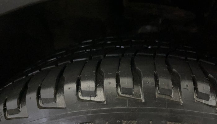 2017 Hyundai Creta E PLUS 1.6 PETROL, Petrol, Manual, 25,390 km, Left Front Tyre Tread