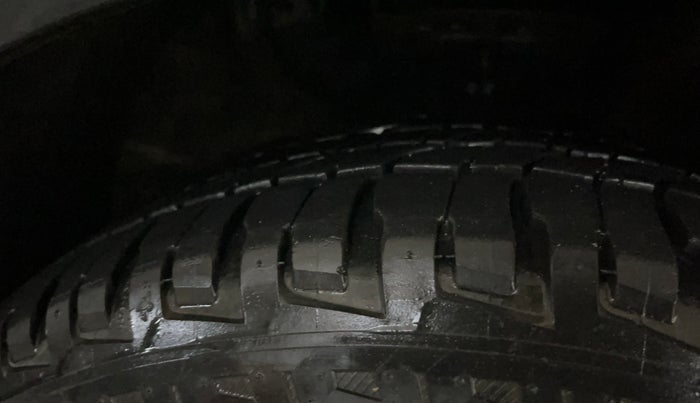 2017 Hyundai Creta E PLUS 1.6 PETROL, Petrol, Manual, 25,390 km, Right Front Tyre Tread