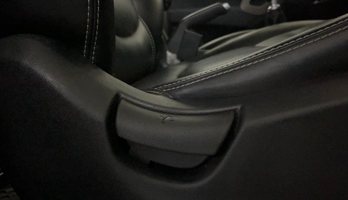 2017 Hyundai Creta E PLUS 1.6 PETROL, Petrol, Manual, 25,390 km, Driver Side Adjustment Panel