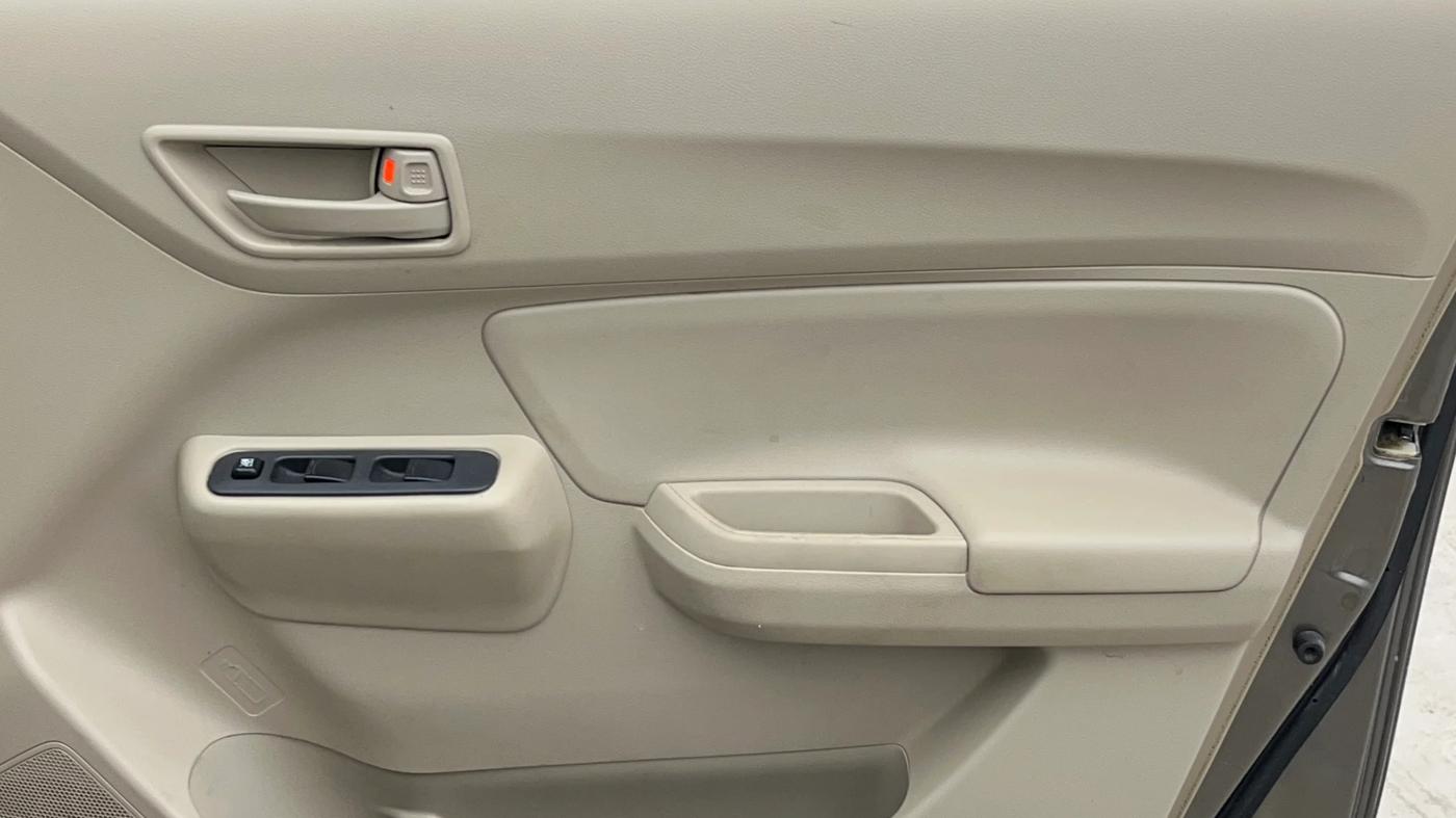 2019 Maruti Dzire LXI, Petrol, Manual, 57,465 km, Driver Side Door Panels Control