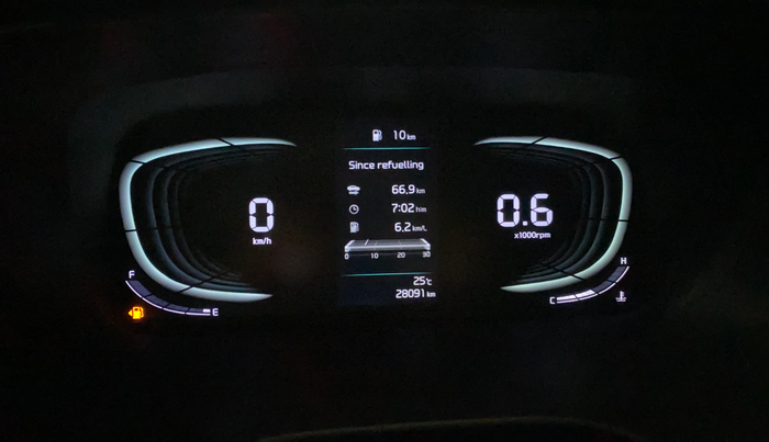 2022 KIA CARENS LUXURY PLUS 1.4 PETROL 7 STR, Petrol, Manual, 28,087 km, Odometer Image